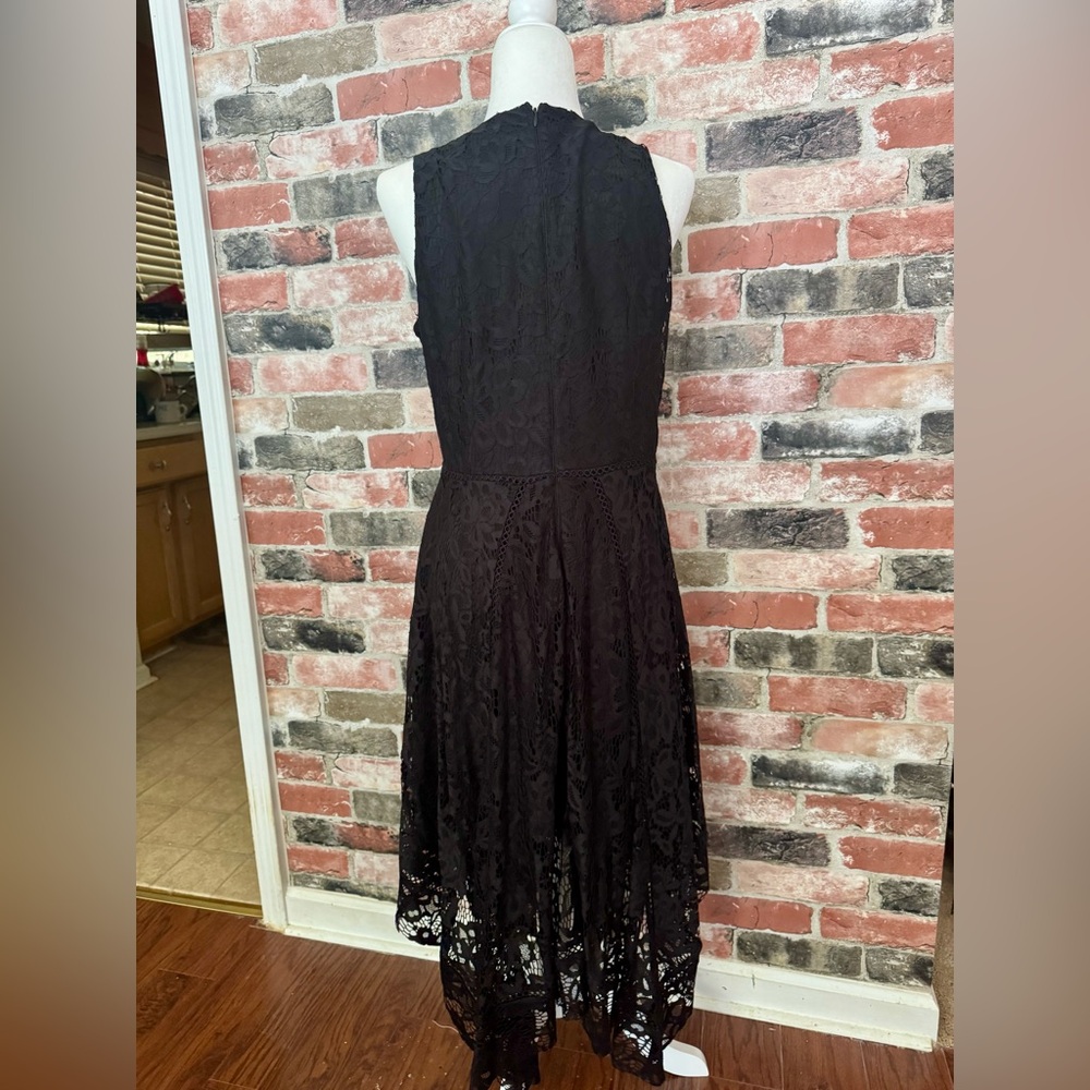 TAYLOR GUC V-neck Eyelet Dress & Handkerchief skirt, Size 10 - Picture 2 of 5